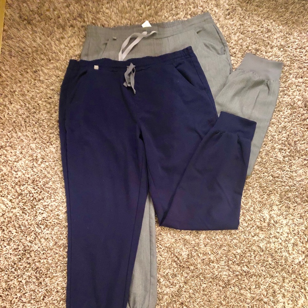 Figs Zamora jogger scrubs/price is per pair.